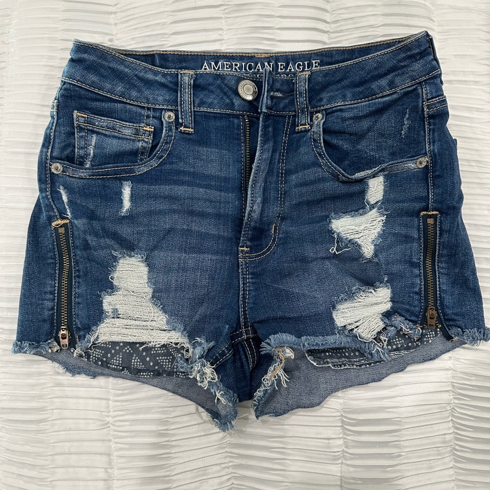 American Eagle High Rise Shortie w/zipper accents, size 2, great condition!